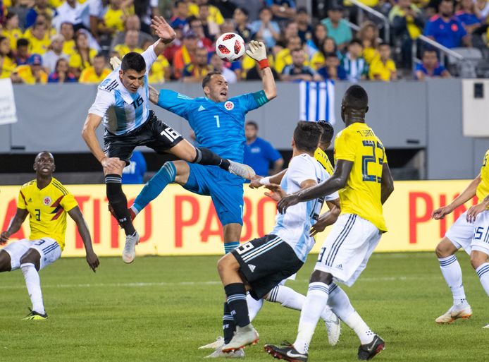 De Colombiaanse doelman David Ospina riskeert lijf en leden tegen Argentinië.
