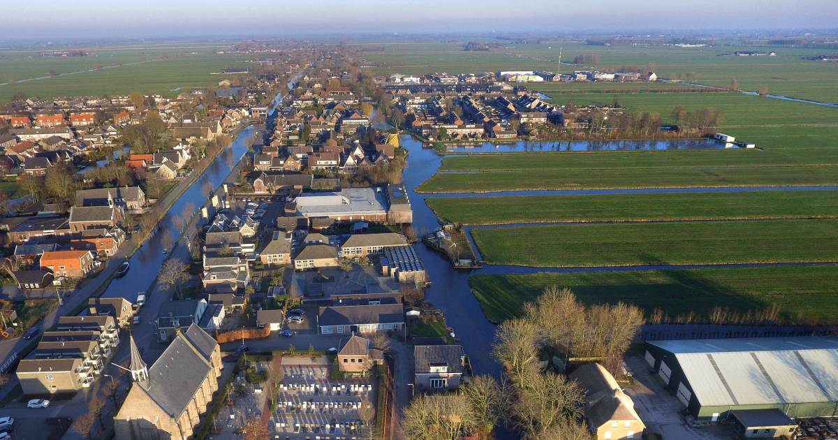 Groeten uit Molenaarsgraaf, waar de strijd tegen het water nog altijd zichtbaar is