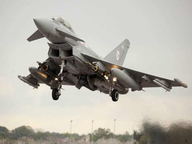 Chinese strijdkrachten rekruteren Britse piloten die hen moeten leren het Westen te bekampen: “Ongelooflijk beangstigend”