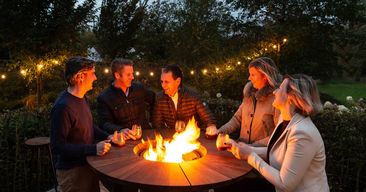 deugd samenkomen Romantiek Tafel, vuurkorf, grill en ijsemmer in één: West-Vlaams bedrijf lanceert  opvallend designmeubel voor een feest(je) op het terras | WOON. | hln.be