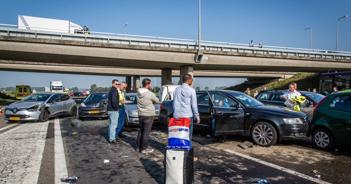 154 voertuigen, 2 doden, 26 gewonden: zo heftig was het mistongeluk op de A58.
