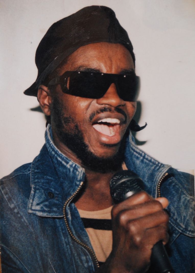 De Ghanese 'hip life'-muzikant Ata Kak, die op zal treden in Amsterdam, op het festival Strange Sounds From Beyond. Beeld  