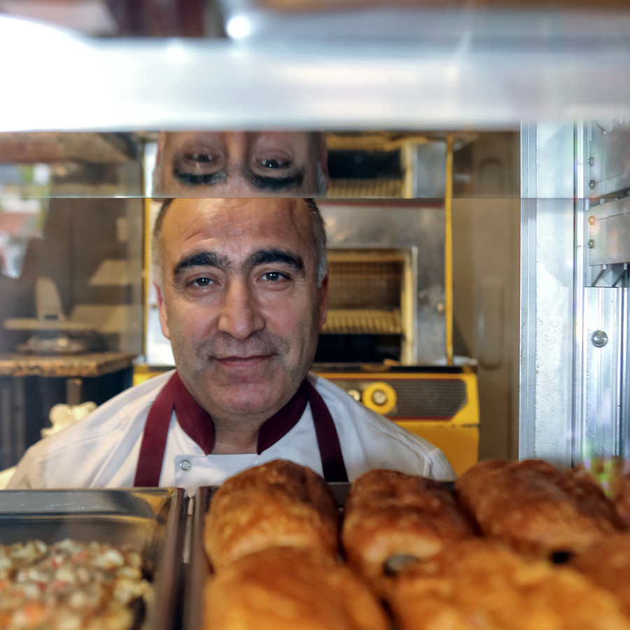 Hassy kolf briefpapier Tweede zaak voor Turkse bakker in Bergen op Zoom | Foto | AD.nl