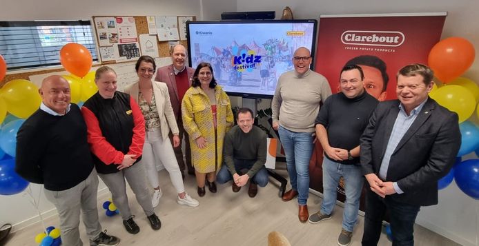 Kurt Ameel (Kiwanis), Dominique Mulliez (Clarebout), Saar Versavel (Bakkerij De Cocerulle), Miguel Stevens (Kiwanis Belux), Karin Charlet (Love in Action), Frédéric Verslyp (Kiwanis), Bavo Goos (Kiwanis), Diego Desmadryl (Ieper) en Jan Cherchye (Voorzitter Kiwanis Ieper)