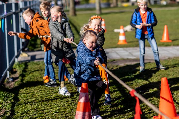 Ook touwtrekken hoort er natuurlijk bij tijdens de Koningsspelen.