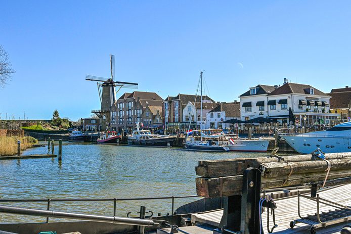 Toeristische plekken in West-Brabant kunnen meer bezoekers verwachten. Naar verwachting ook in Willemstad bij de terrasjes en boten.