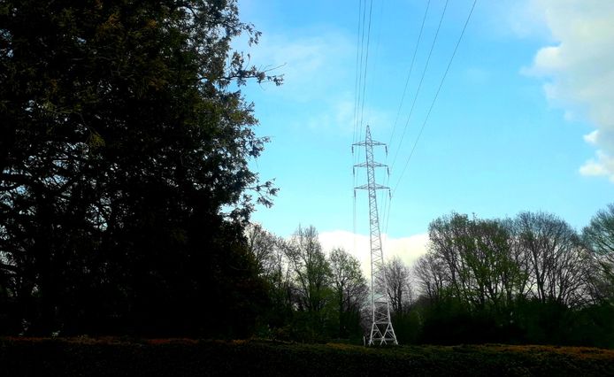 De hoogspanningslijn in de buurt zorgt voor een te groot gezondheidsrisico voor de toekomstige bewoners