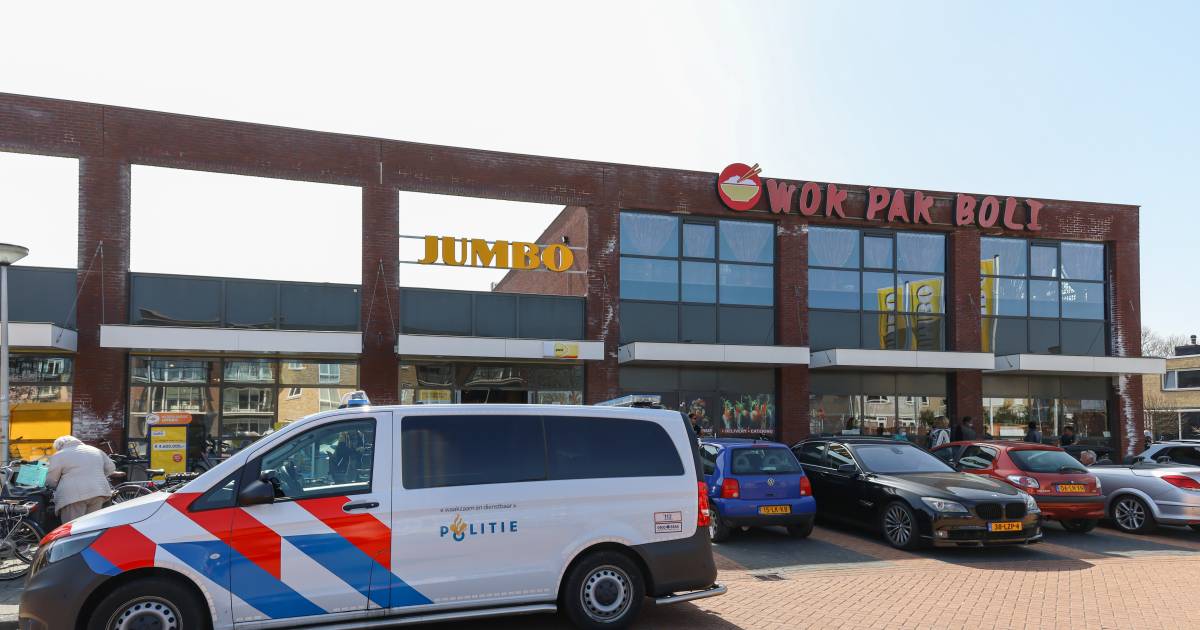 Net na het middaguur, om 12.30 uur : Overval op Jumbo in Spijkenisse: dader dreigt met ijzeren pijp en gaat er met geld vandoor.