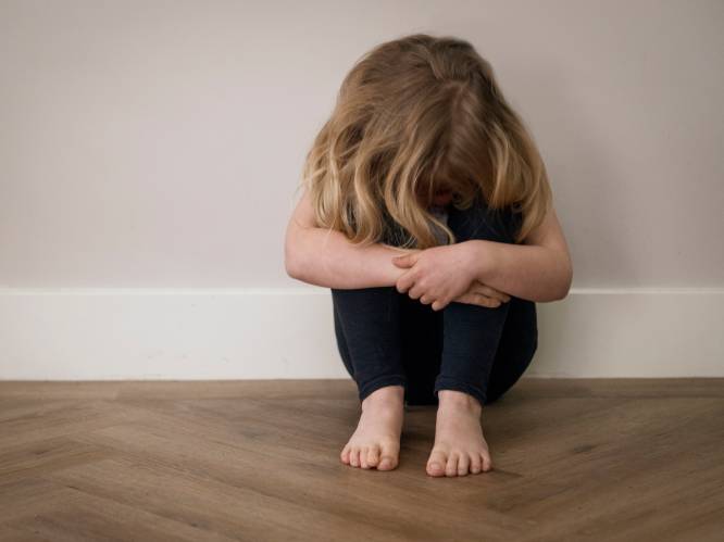 ‘Modellenscout’ (25) verdacht van ontucht met minstens negen meisjes van zes tot twaalf jaar oud