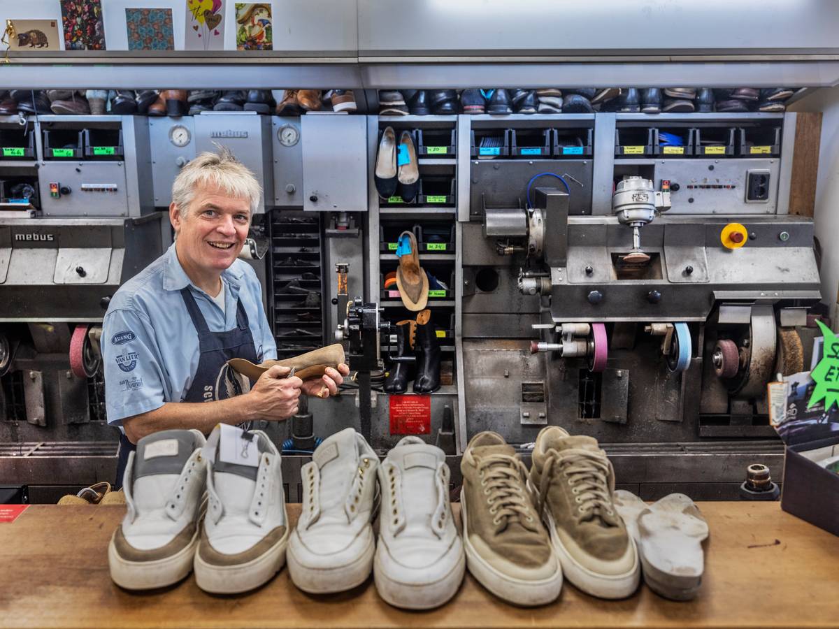 Schoenmaker Ruud 59 ergert zich zo aan goedkope troep dat hij stopt met zaak Geen eer aan te behalen Deze verhalen mag je niet missen bndestem