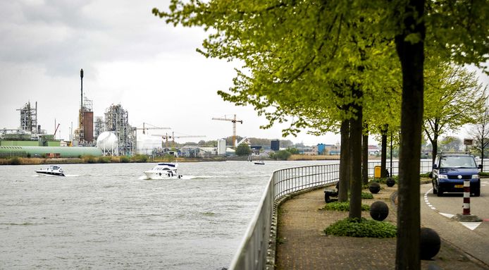 Chemours, gezien vanuit Sliedrecht.