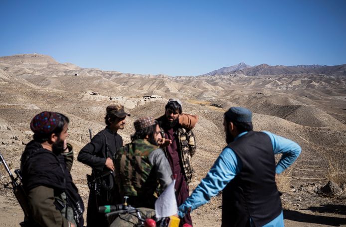 Talibanstrijders even buiten Kaboel.