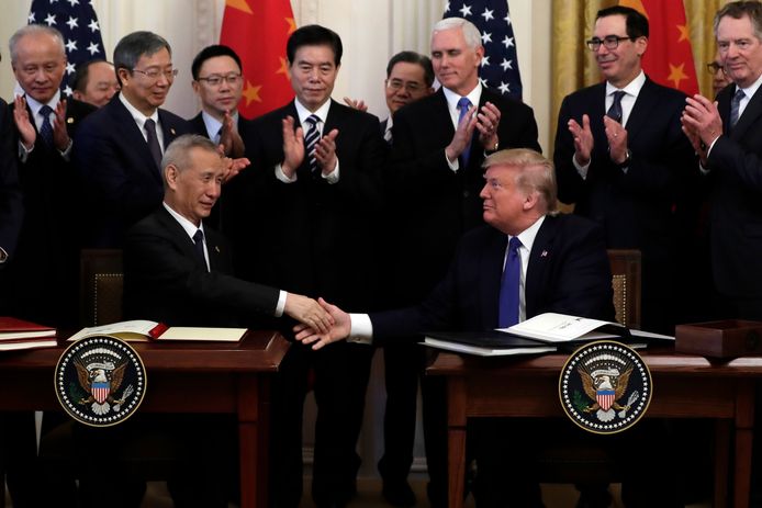 De Amerikaanse president Donald Trump en de Chinese vicepremier Liu He hebben vandaag hun handtekening gezet onder een gedeeltelijke handelsdeal.
