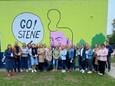 De schoolteams in Oostende werden in de bloemetjes gezet tijdens dag van de leerkracht, zo ook het team van Basisschool Go! Stene.
