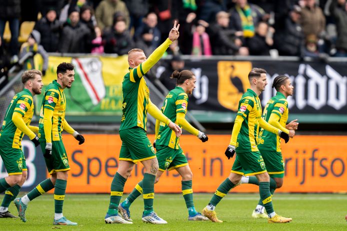 ADO-spelers in de wedstrijd tegen Jong FC Utrecht.