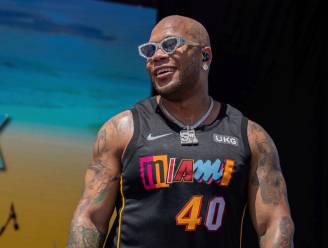 Zoontje Flo Rida op intensieve zorg na val uit raam vijfde verdieping: “Mijn hart is in miljoenen stukjes gebroken”
