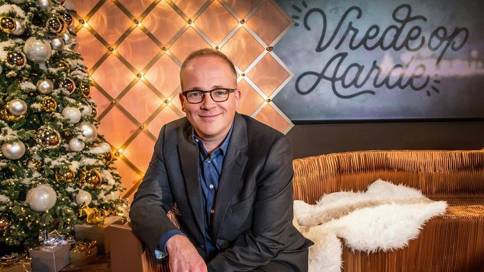 Vrede Op Aarde Presentator Sven De Leijer Zweert Bij Een Traditioneel Kerstfeest Ik Wil Echt Kerst Vieren Zelfs Al Moet Ik Wachten Tot Augustus Showbizz Hln Be