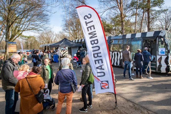 Stemmen voor de gemeenteraadsverkiezingen en een rondje Safaripark Beekse Bergen doen.