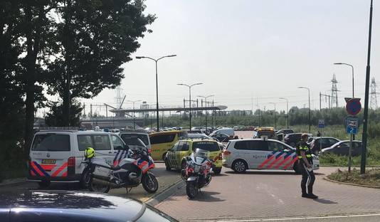 Politie en ambulance bij station Breukelen.