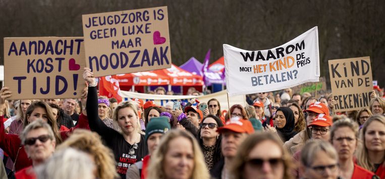 Medewerkers uit de jeugdzorg, vorig jaar op het Malieveld. Zij eisten meer geld zodat ze hun werk kunnen doen.  Beeld ANP 