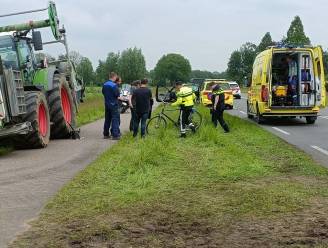 Fietser gewond bij ongeval met tractor op de N317 in Breedenbroek