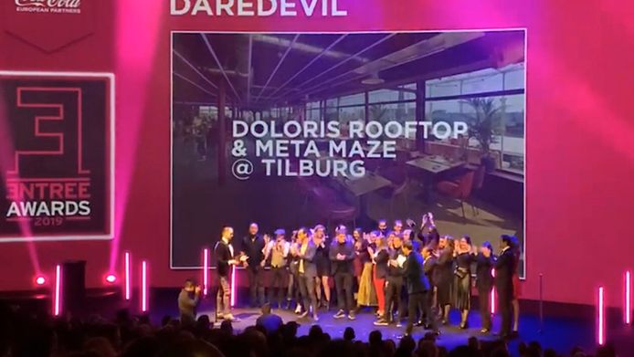 Feest bij de delegatie van Doloris.