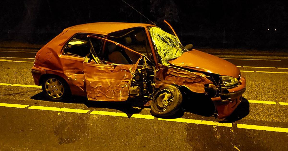 Automobilist gewond na zware aanrijding op Hengelosestraat in Enschede.