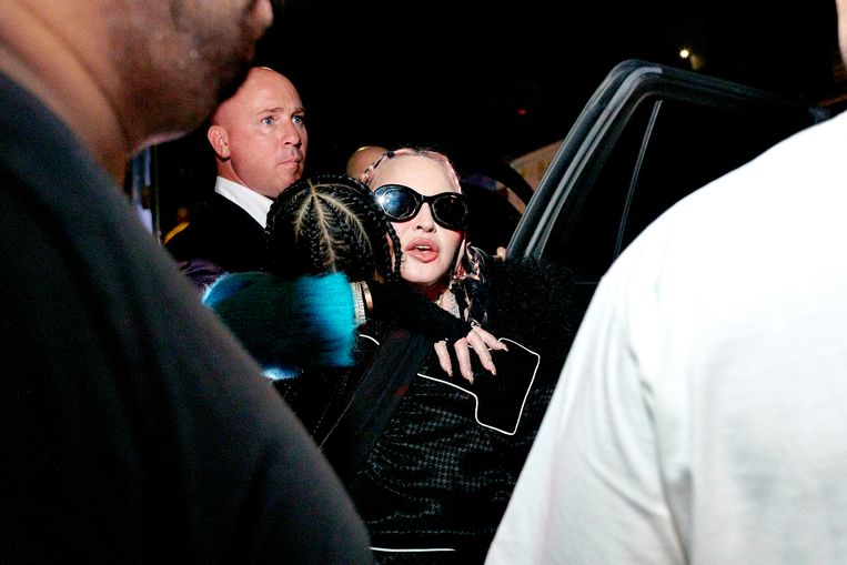 Madonna op een party van celebrity's in New York. Live zingen doet ze maximaal een kwartiertje. Maar wie baanbrekende visuals wil, gaat naar Madonna. Beeld GABBY JONES / NYT
