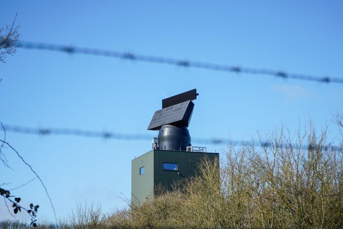 In het midden van het land zoekt Defensie plek voor een tweede radar, in aanvulling op deze installatie bij het Friese Wier.