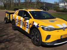 Hoe help je een elektrische auto die zonder stroom staat?