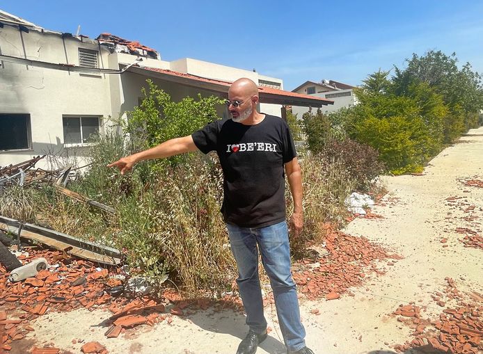 Cohens huis in de buurt van Gaza is verwoest, toch woont hij er weer.
