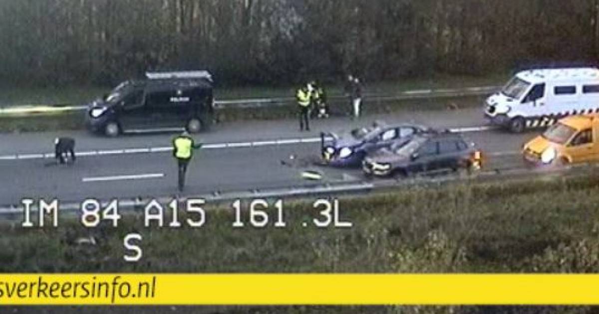 File op A15 door ongeluk bij knooppunt Ressen.