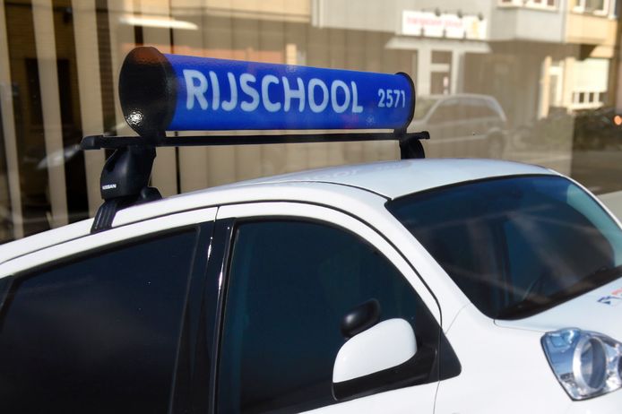 Beginnende Autobestuurders Krijgen Tijdelijk 4 Maanden ... - Terugkommoment Rijbewijs B inplannen - DriveSafeAcademy.be thumbnail
