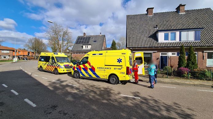 Een man raakte zwaargewond bij een val van een dak op de Apollostraat in Rheden.
