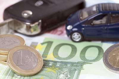 Torenhoge premie autoverzekering, vooral jongeren de dupe