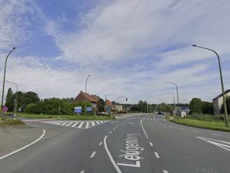 Motorrijder (42) in levensgevaar naar ziekenhuis gebracht na aanrijding in Ekeren, situatie intussen stabiel