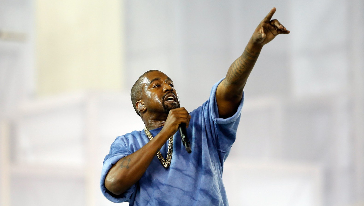 Kanye tijdens een optreden in Toronto, in juli. Beeld Afp