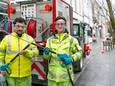 Stadsmedewerkers Roy en Renaud gingen woensdagochtend  met de stoommachine aan de slag in de Stationsstraat