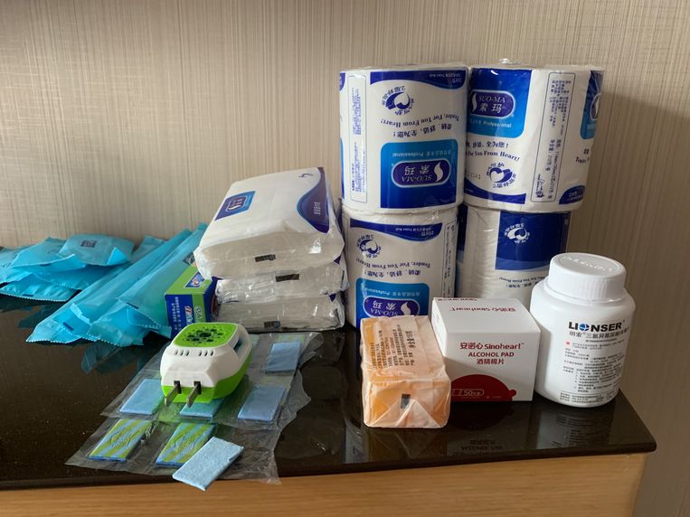  De voorraad wc-papier en ontsmettingsmiddelen.  Beeld Eefje Rammeloo