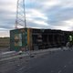 A19 richting Kortrijk volledig versperd door gekantelde vrachtwagen