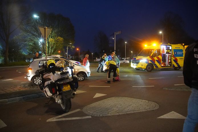 Aanrijding op de rotonde Ceintuurbaan/Hoge Hondstraat in Deventer