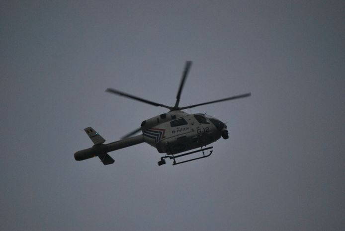 De politie zette bij de achtervolging een politiehelikopter in