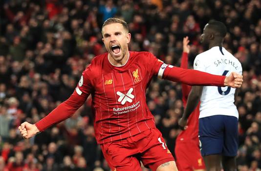 Jordan Henderson juicht na zijn gelijkmaker.