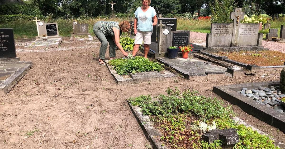 De twee kinderen van juffrouw Vrijdag stierven veel te jong en nu rust zij bij haar kleinzoon in New