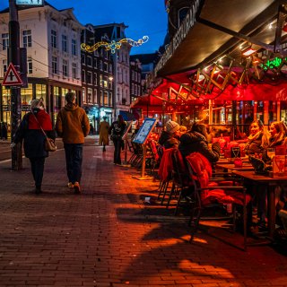 Rembrandtplein venues deploy mobile security against street dealer nuisance on weekdays