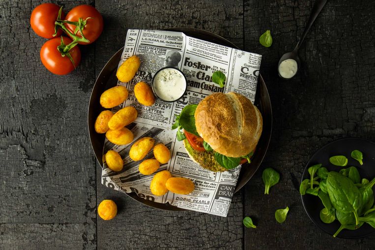 Broccoli-doperwtenburger met krieltjes Beeld 