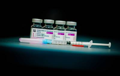 Dix cas de caillots sanguins liés au vaccin AstraZeneca aux Pays-Bas