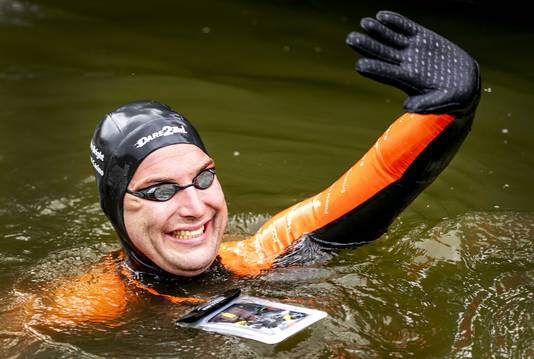 Maarten Van Der Weijden Zwemt Elfstedentocht Opnieuw | Binnenland | Ad.Nl