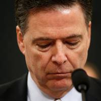 Trumps foto komt in jubileumeditie Amerikaanse paspoorten • Ex-FBI-directeur James Comey voor tweede keer aangeklaagd