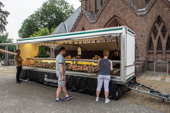HOEVEN, Pix4Profs-Ron Magielse
hoe bevalt de kraamhouders en het publiek de avondmarkt in de st.janstraat? Ã©Ã©n van de drie aanwezige kramen. EEN OPDRACHT!